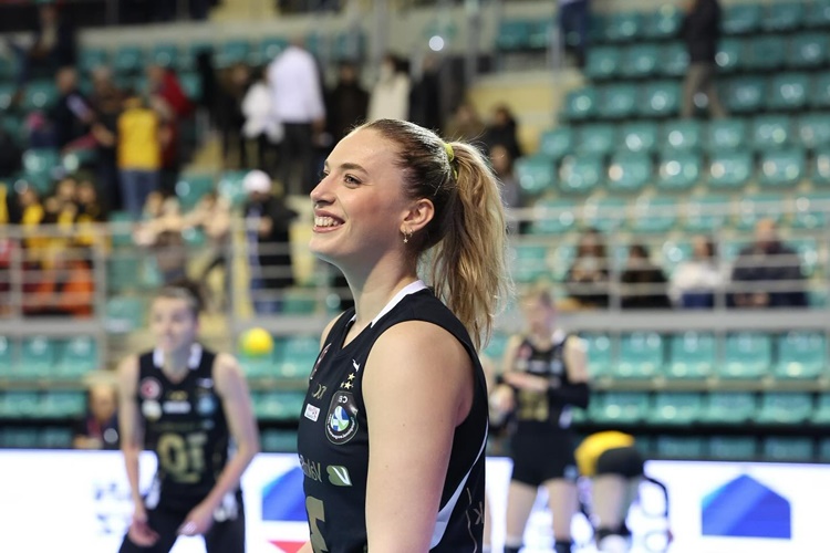 Cansu Özbay Kaç Yaşında?