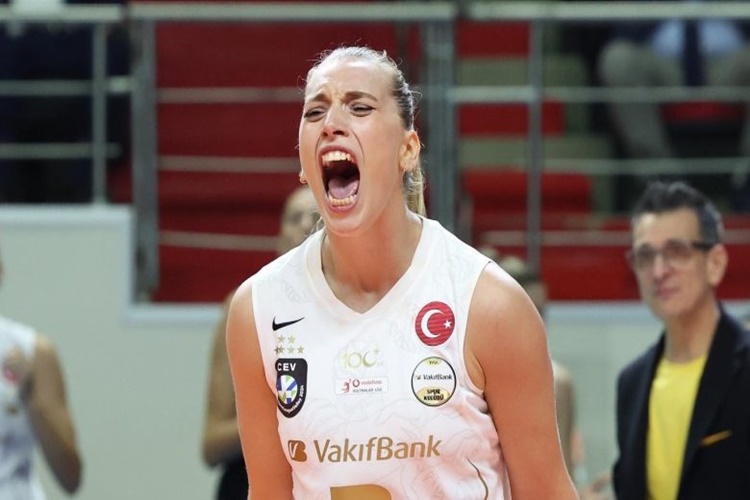 Cansu Özbay Kimin Kızı?