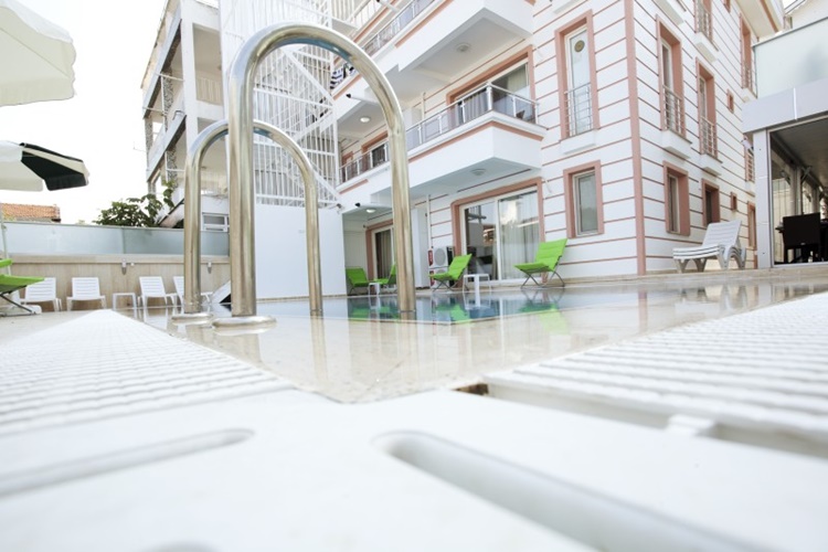 Caprice Otel Sahibi Kim?
