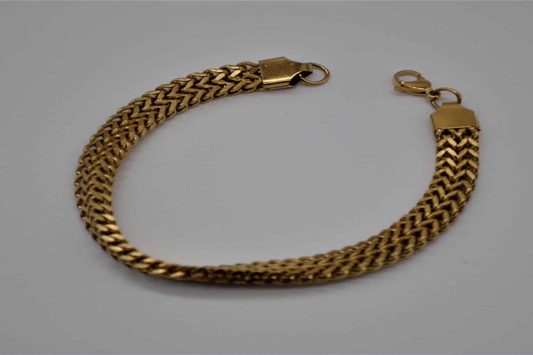 Çelik Bileklik Nasıl Parlatılır?