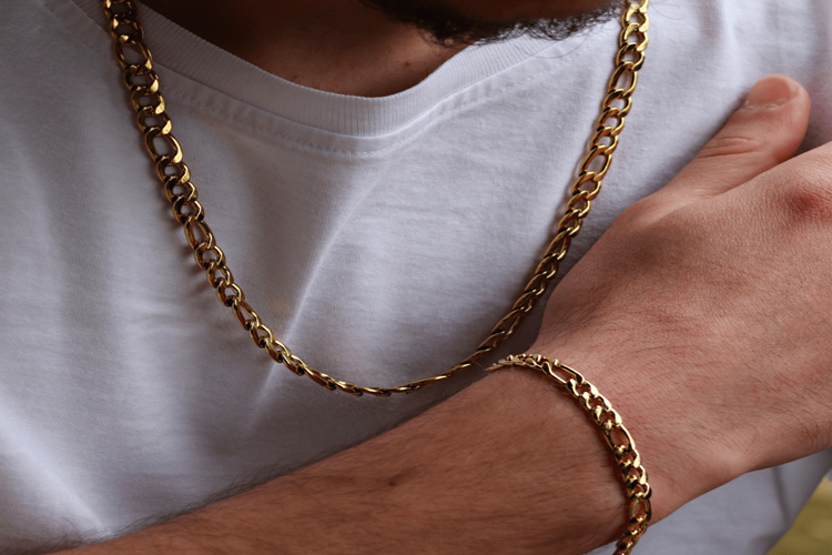 Çelik Kolye Erkeğe Haram Mı?