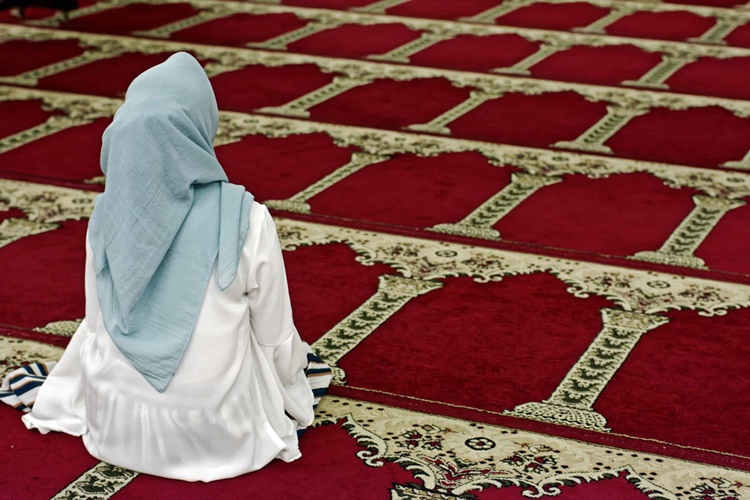 Cep Telefonunu Kapatmak Namazı Bozar Mı?