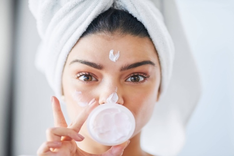 Cerave Nemlendirici Krem Batıklara İyi Gelir Mi?