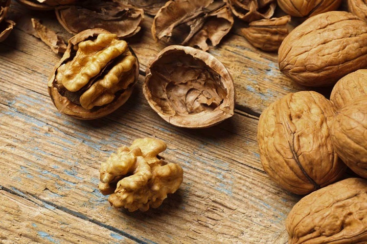 Ceviz Kabuğu Suyu Elden Nasıl Çıkar?
