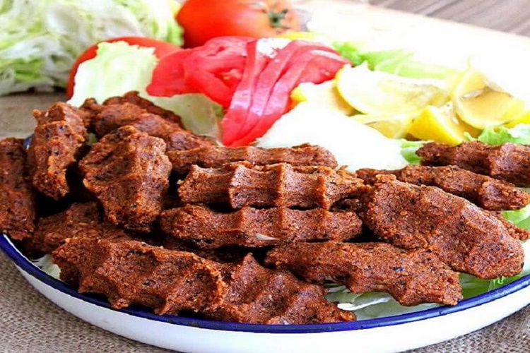 Çiğ Köftenin Yanına Ne Gider?
