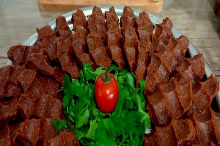 Çiğ Köfteye Un Katılır Mı?
