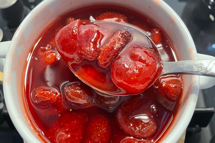 Çilek Reçeline Ne Kadar Su Konur?