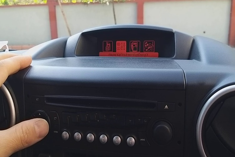 Citroen C4 Lastik Basınç Sensörü Nasıl Söndürülür?