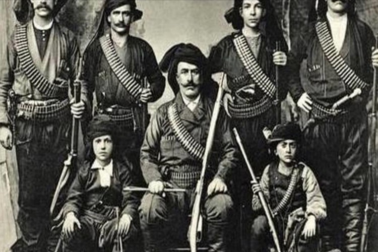 Çökertme Şarkısını Kim Yazdı?
