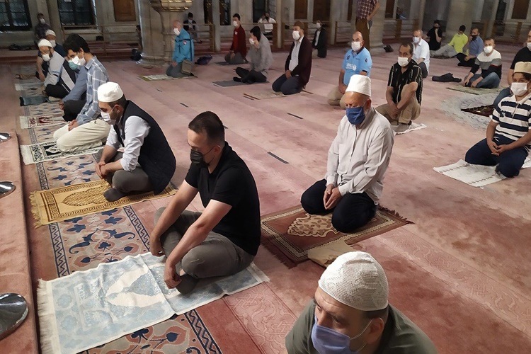 Cuma Namazı Geç Kılınabilir Mi?