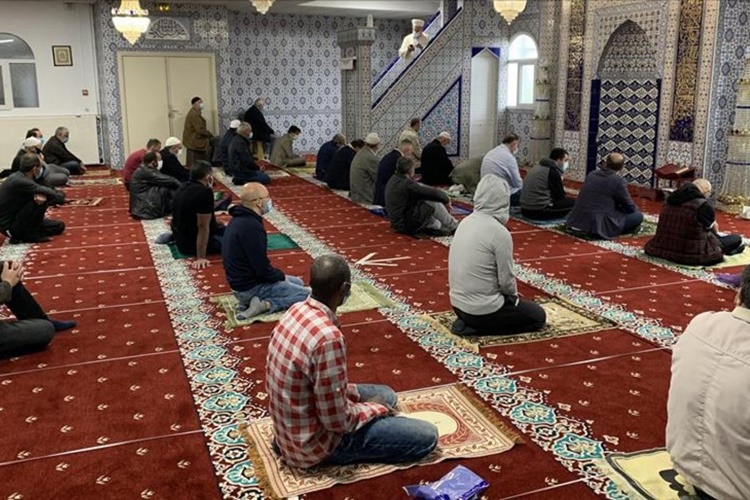 Cuma Namazı Kaç Rekat Kılınır?