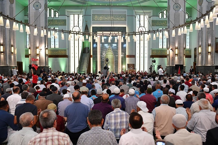 Cuma Namazı Yerine Öğle Namazı Kılınır Mı?
