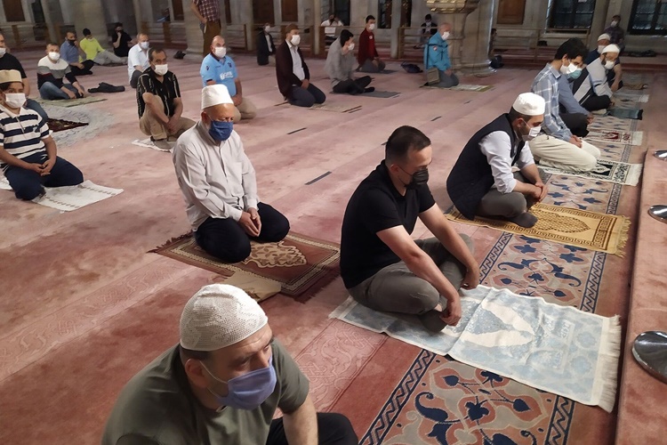 Cünüp İken Namaz Kılmak Günah Mıdır?