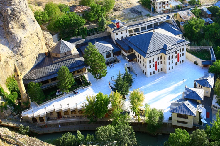 Darende Somuncu Baba Türbesi Nerede?