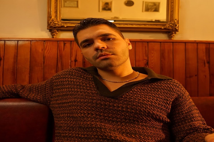 Defoluyorum Sözleri Kime Ait?