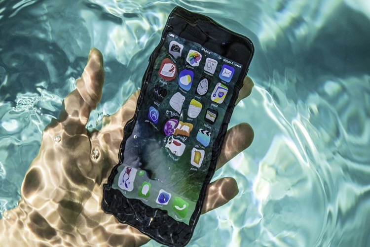 Deniz Suyu Telefonu Bozar Mı?