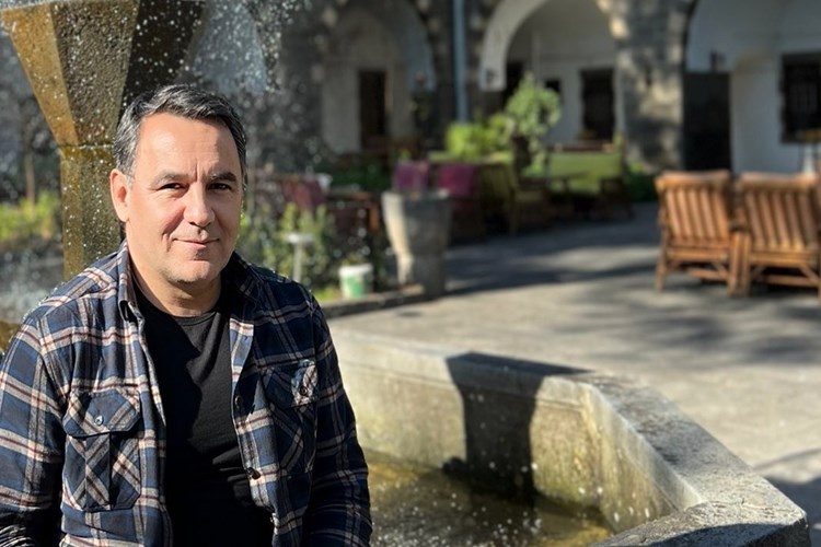 Deniz Zeyrek Nereden Mezun?