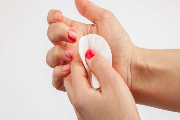 Deodorant ile Oje Çıkartmak Aseton Kadar Etkili Mi?
