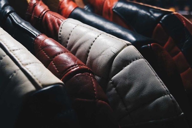 Deri Kıyafet Nasıl Temizlenir?