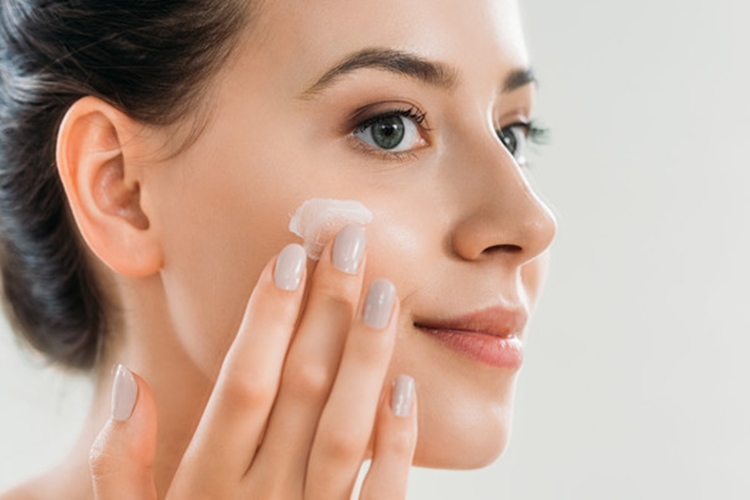 Dermoskin Güneş Kremi Göz Çevresine Sürülür Mü?