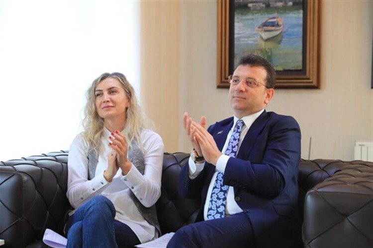 Dilek İmamoğlu Gözleri Lens Mi?