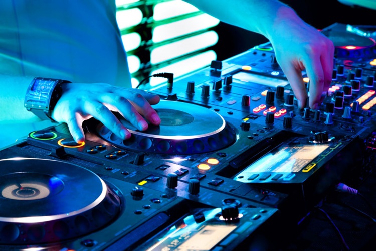 DJ Ne İş Yapar?