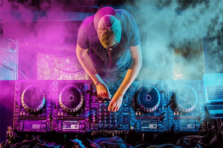 DJ Olmak İçin Gerekenler Nelerdir?