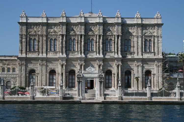 Dolmabahçe Sarayı 2023 Giriş Ücreti Ne Kadar?
