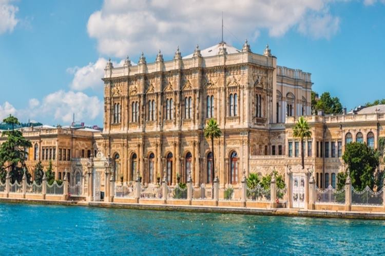 Dolmabahçe Sarayı Nerede?