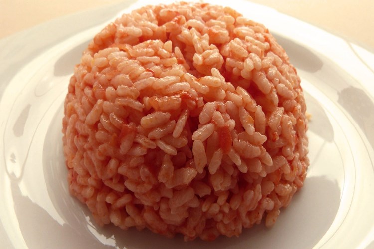 Domatesli Bulgur Pilavına Sarımsak Konur Mu?
