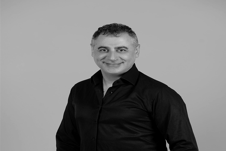 Dost Elver Eşi Kimdir?