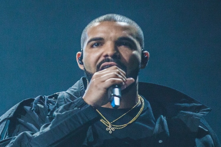 Drake Evli Mi?