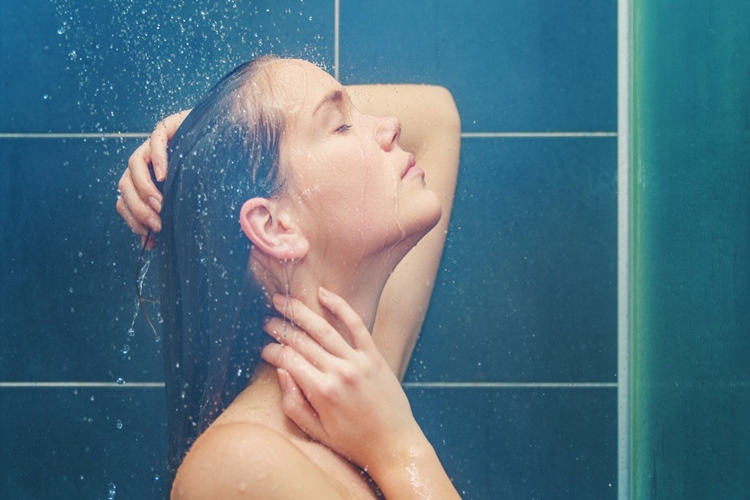 Dudak Renklendirmeden Sonra Banyo Yapılır Mı?