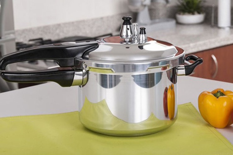 Düdüklüye Sıcak Su Konur Mu?