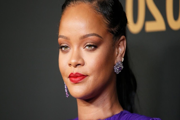 Dünya Magazini Bu Haber İle Sallandı: Rihanna Hamile Mi? 