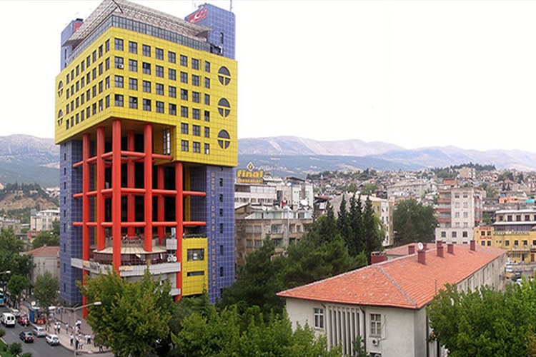 Dünyanın En Saçma Binasını Kim Yaptı?