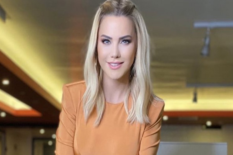 Ece Erken Burnu Estetik Mi?