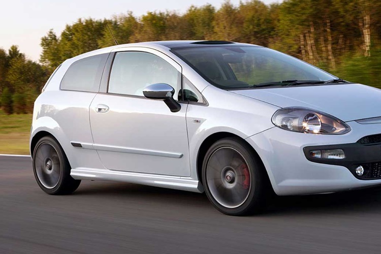Eğlenceli ve Kompakt Bir Otomobil Olan Fiat Punto Hakkında Merak Edilenler Nelerdir?