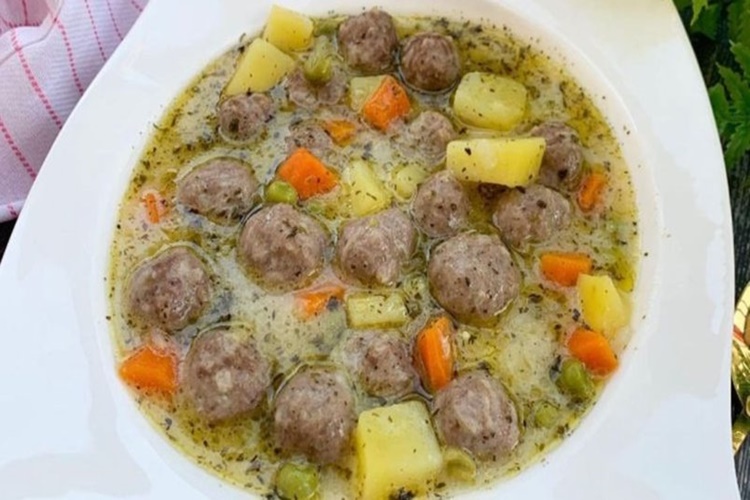 Ekşili Köftenin Yanına Ne Gider?