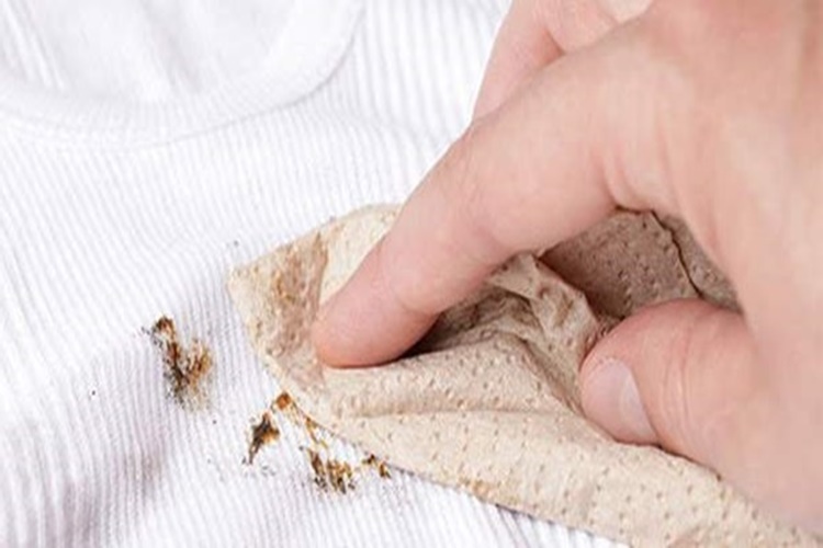 Elbiseden Çikolata Lekesi Çıkar Mı?