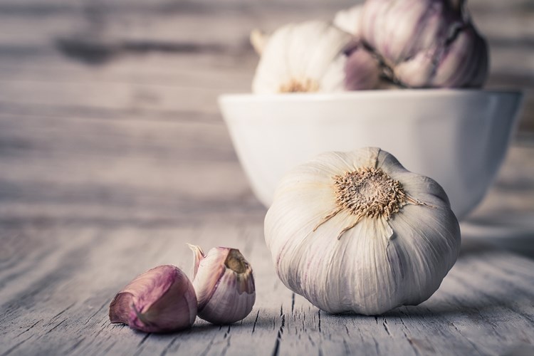 Eldeki Sarımsak Kokusu Nasıl Geçer?