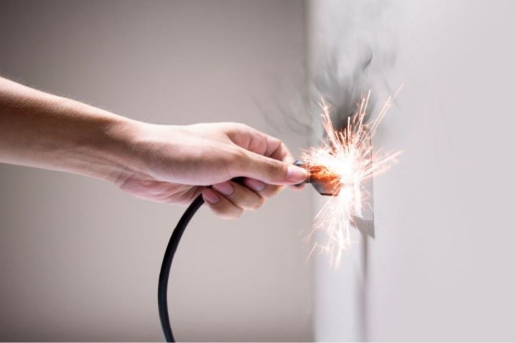 Elektrik Çarptıktan Sonra Yapılması Gerekenler Nelerdir?
