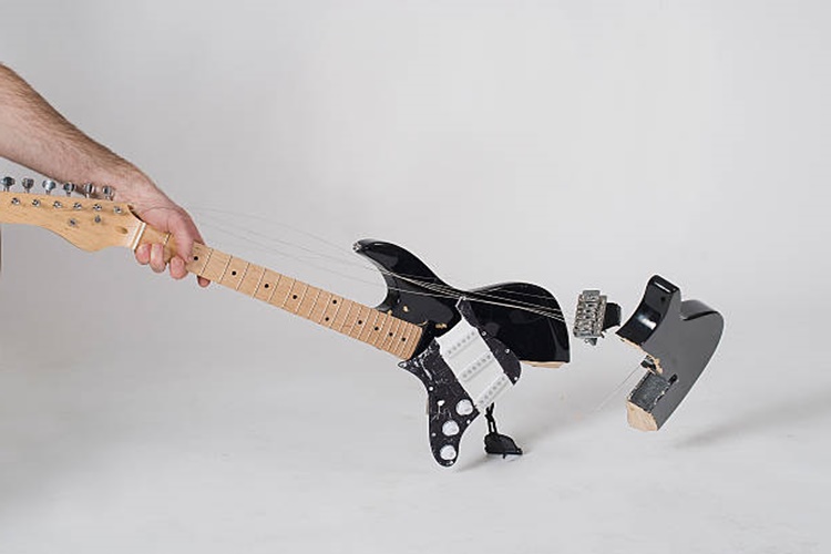 Elektro Gitar İçin Gerekenler Hangileridir?