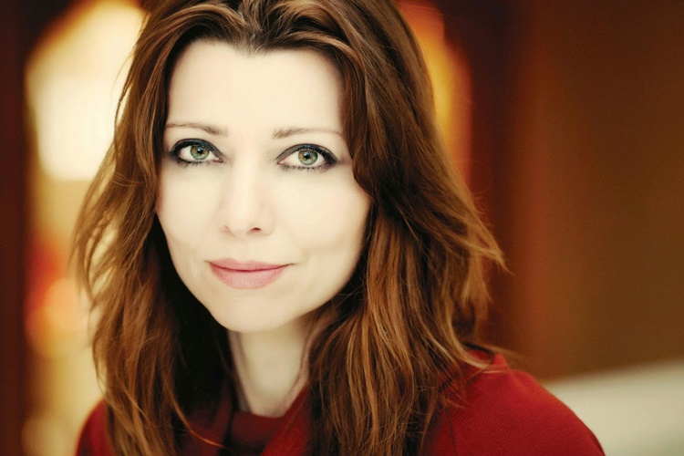 Elif Şafak Annesi Kimdir?