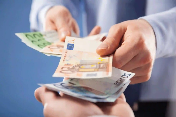 Emekli Maaşına Haciz Konur Mu?
