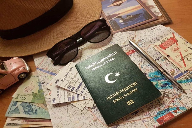 Emekli Öğretmen Yeşil Pasaport Alabilir Mi?