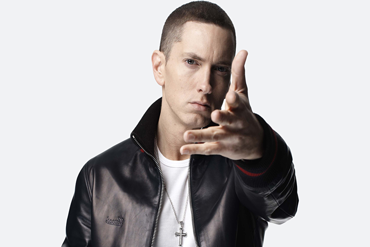 Eminem Burnu Estetik Mi?