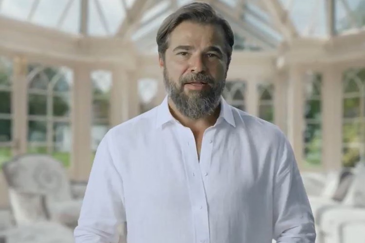 Engin Altan Düzyatan Aslen Nereli?