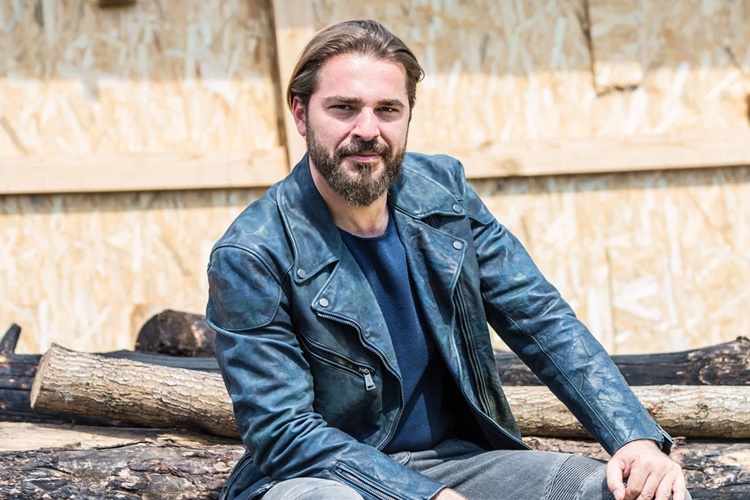 Engin Altan Düzyatan Kızı Kim?