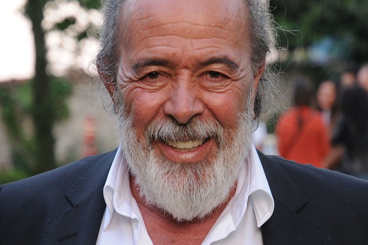 Engin Cezzar Kimdir?